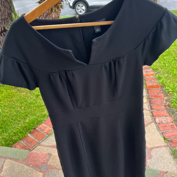 Banana Republic Black Shift Dress | Size 6 | Elegant Minimalist 🖤 - Picture 5 of 8